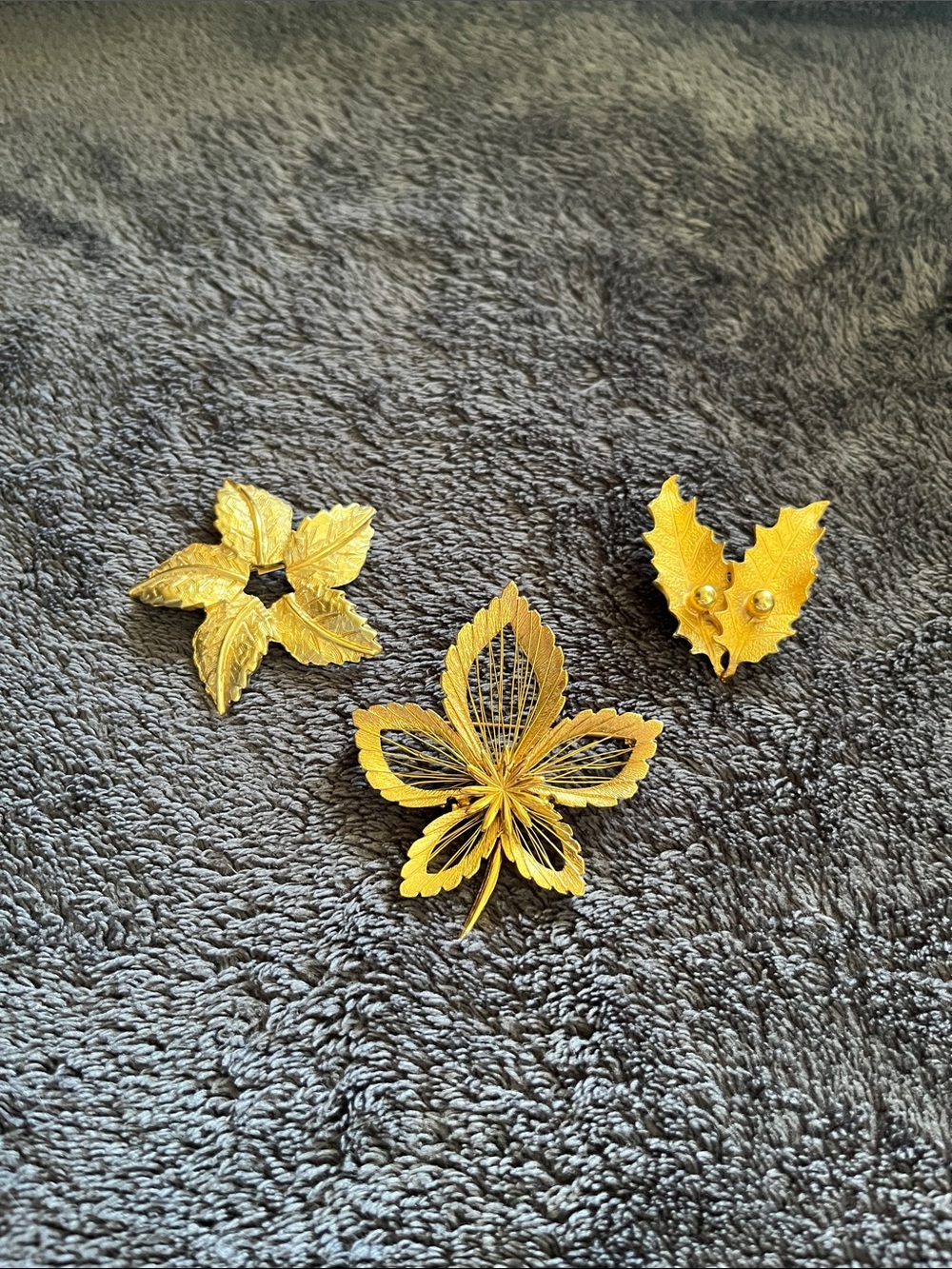 Vintage leaf brooch pins